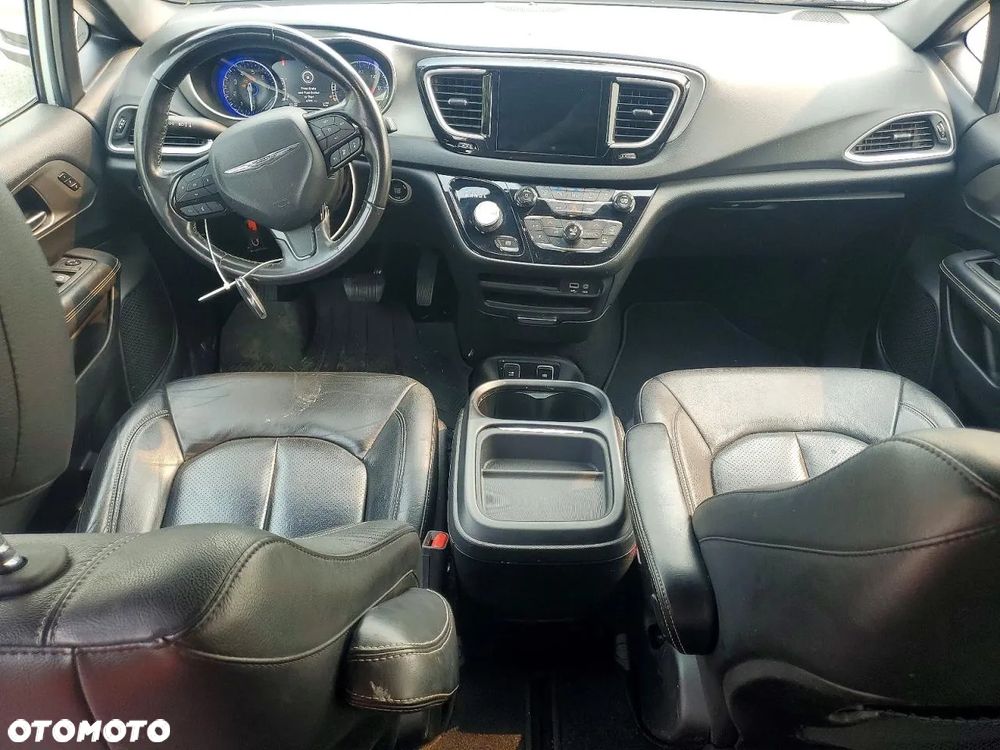 Chrysler Pacifica - 7