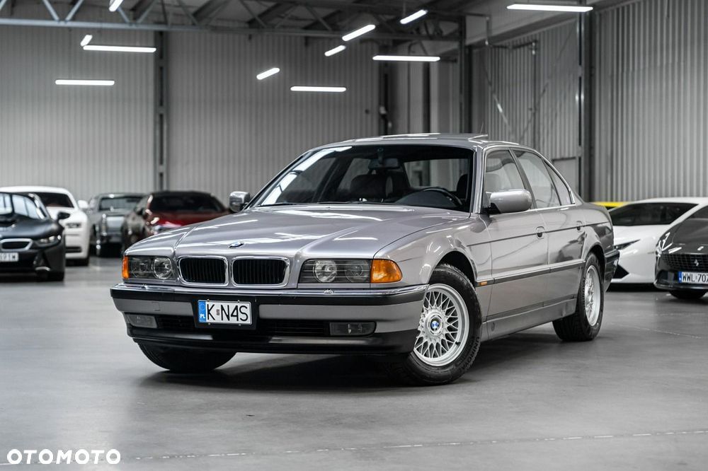 BMW Seria 7 740i V8 - 3