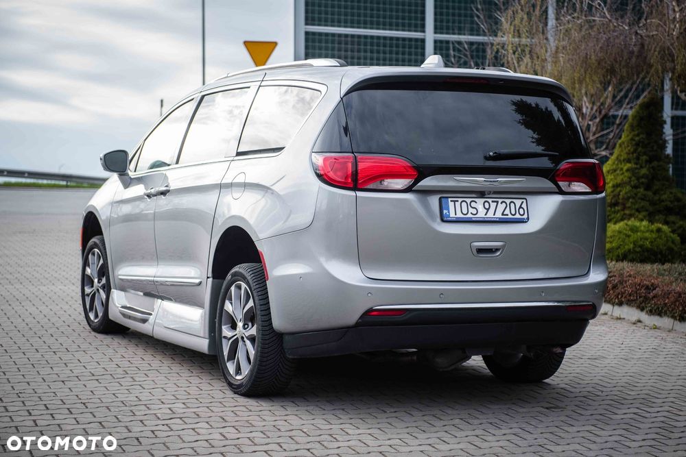 Chrysler Pacifica - 8