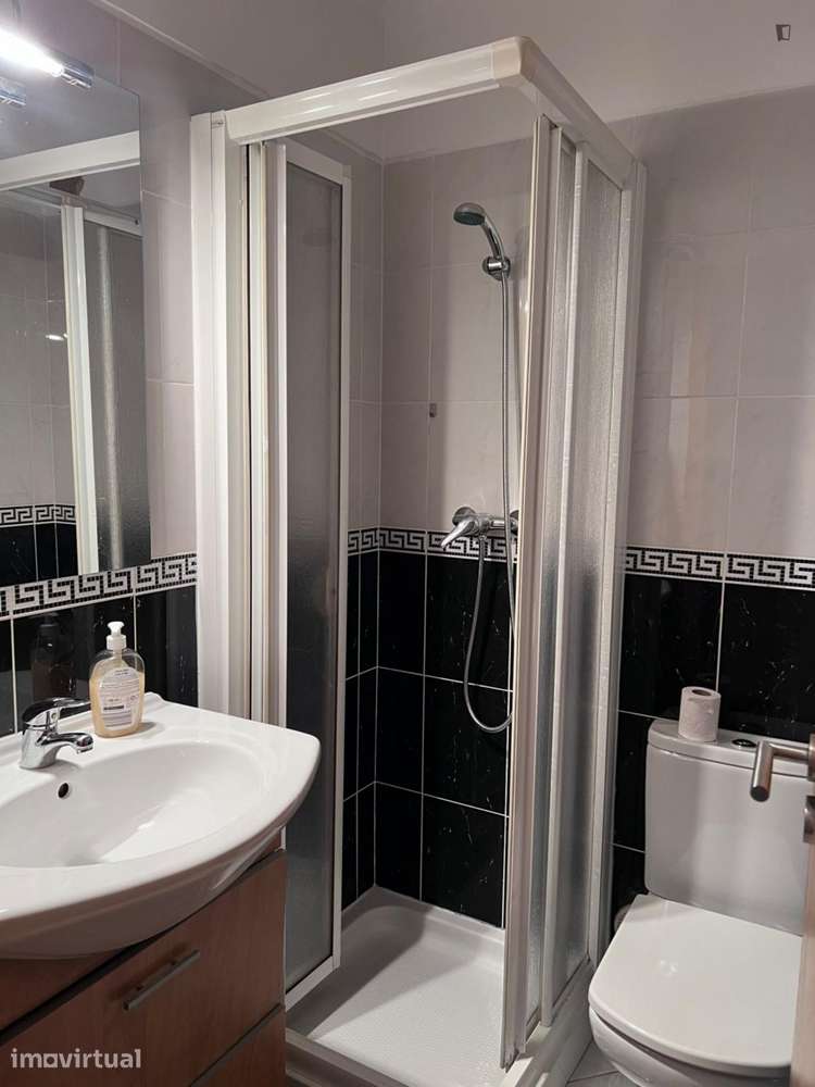 Quarto - localizado em Carnide Lisbon - Grande imagem: 2/13