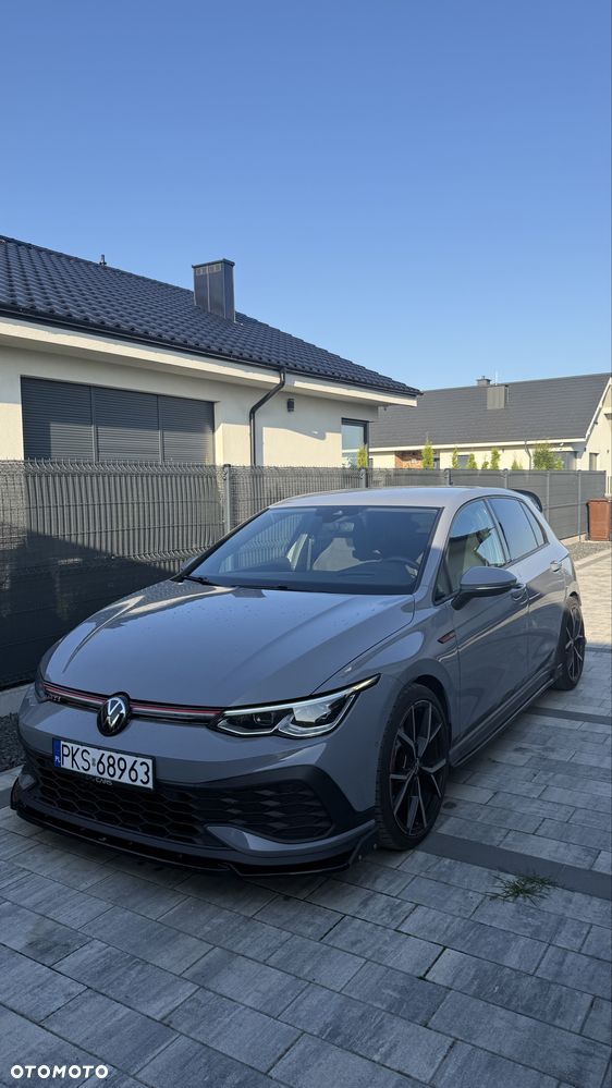 Volkswagen Golf - 1