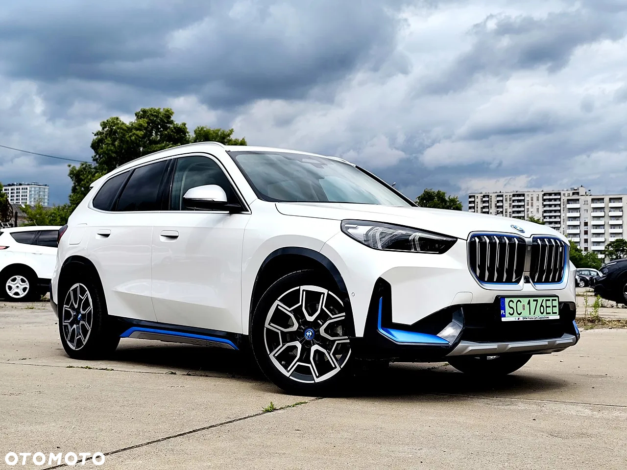 BMW iX1 xDrive30 66.5kWh xLine - 4