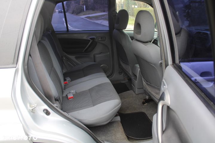 Toyota RAV4 D-4D 4x4 - 12