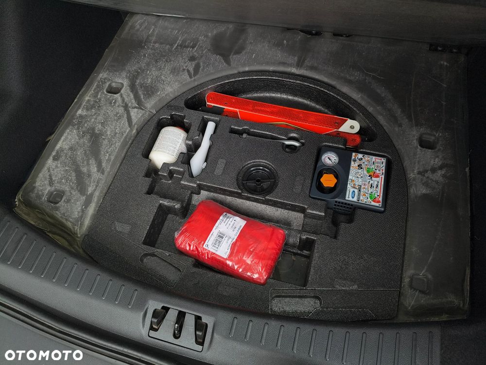 Ford Kuga 1.5 EcoBoost 2x4 Business Edition - 24