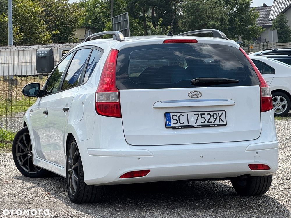 Hyundai i30 i30cw 1.6 CRDi blue Classic - 4