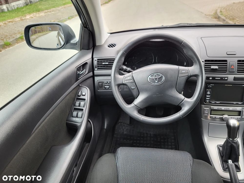 Toyota Avensis 1.8 VVT-i Executive - 19