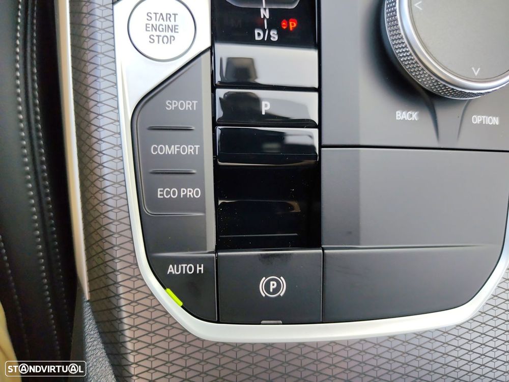 BMW 320 d Pack Desportivo M Auto - 25