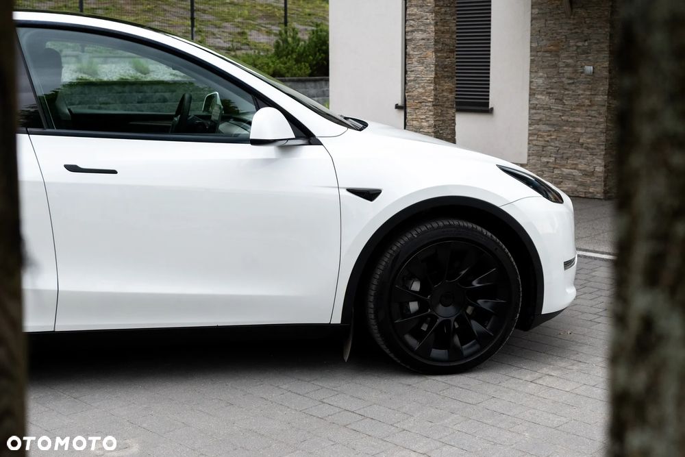 Tesla Model Y - 3
