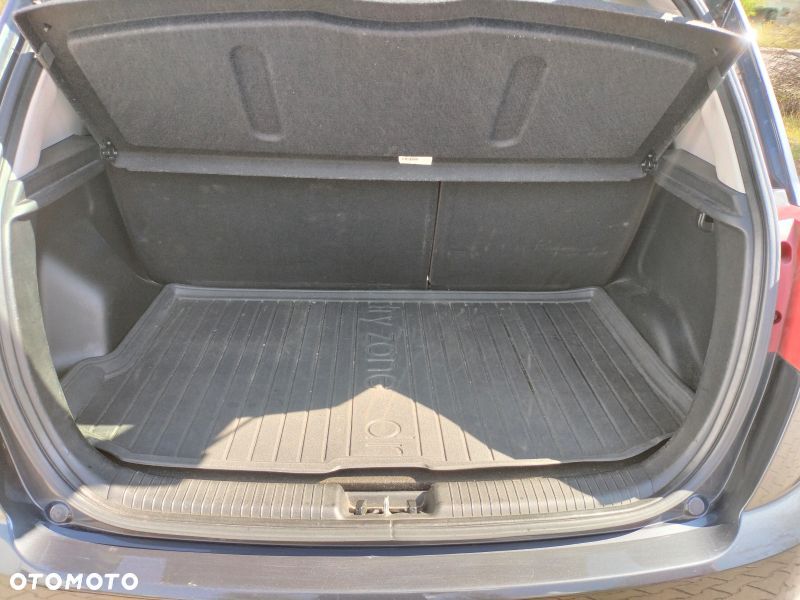 Kia Venga - 10