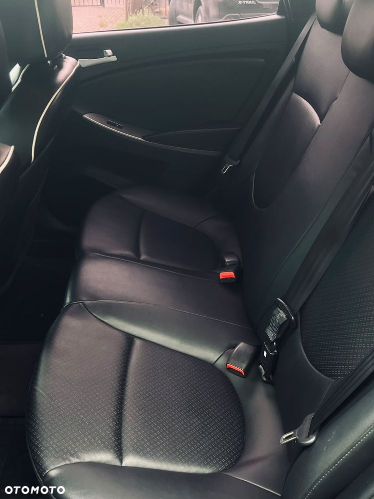 Hyundai Accent - 12
