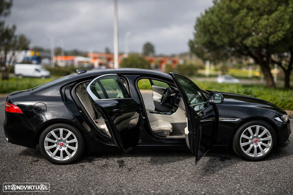 Jaguar XE 2.0 D Prestige AWD Aut. - 31