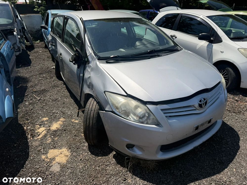 Toyota Auris  NA CZĘŚCI Kolor: 1F7 - 1
