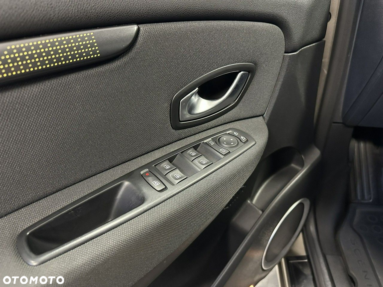 Renault Grand Scenic - 13