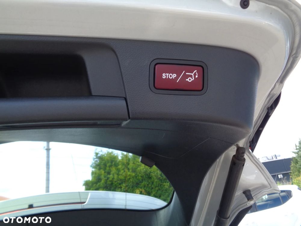 Mercedes-Benz GLA 180 7G-DCT Activity Edition - 17
