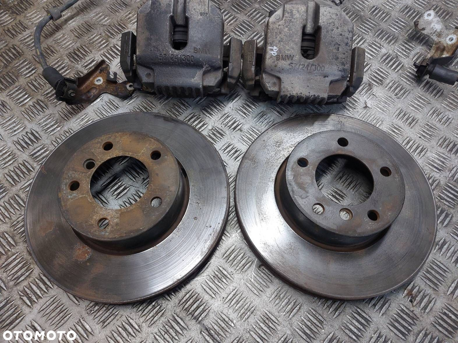 TARCZE HAMULCOWE PRZÓD + KLOCKI + ZACISKI BMW E90 320SI 2.0 16V - 2