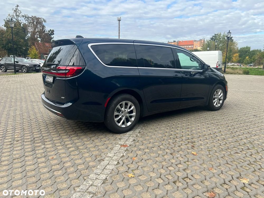 Chrysler Pacifica - 16