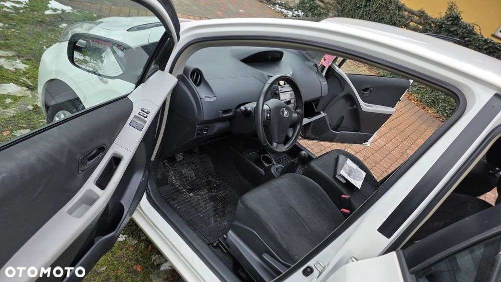 Toyota Yaris 1.0 VVT-i Cool - 32