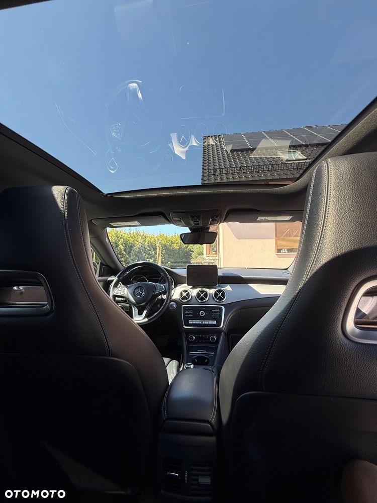 Mercedes-Benz CLA 250 7G-DCT - 12