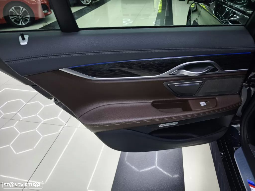 BMW 725 d Pack M - 44