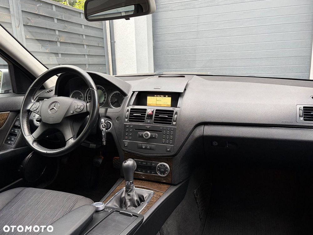 Mercedes-Benz Klasa C 180 Kompressor BlueEFFICIENCY Elegance - 27