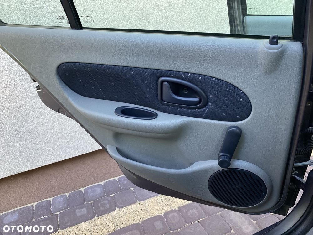Renault Clio - 8