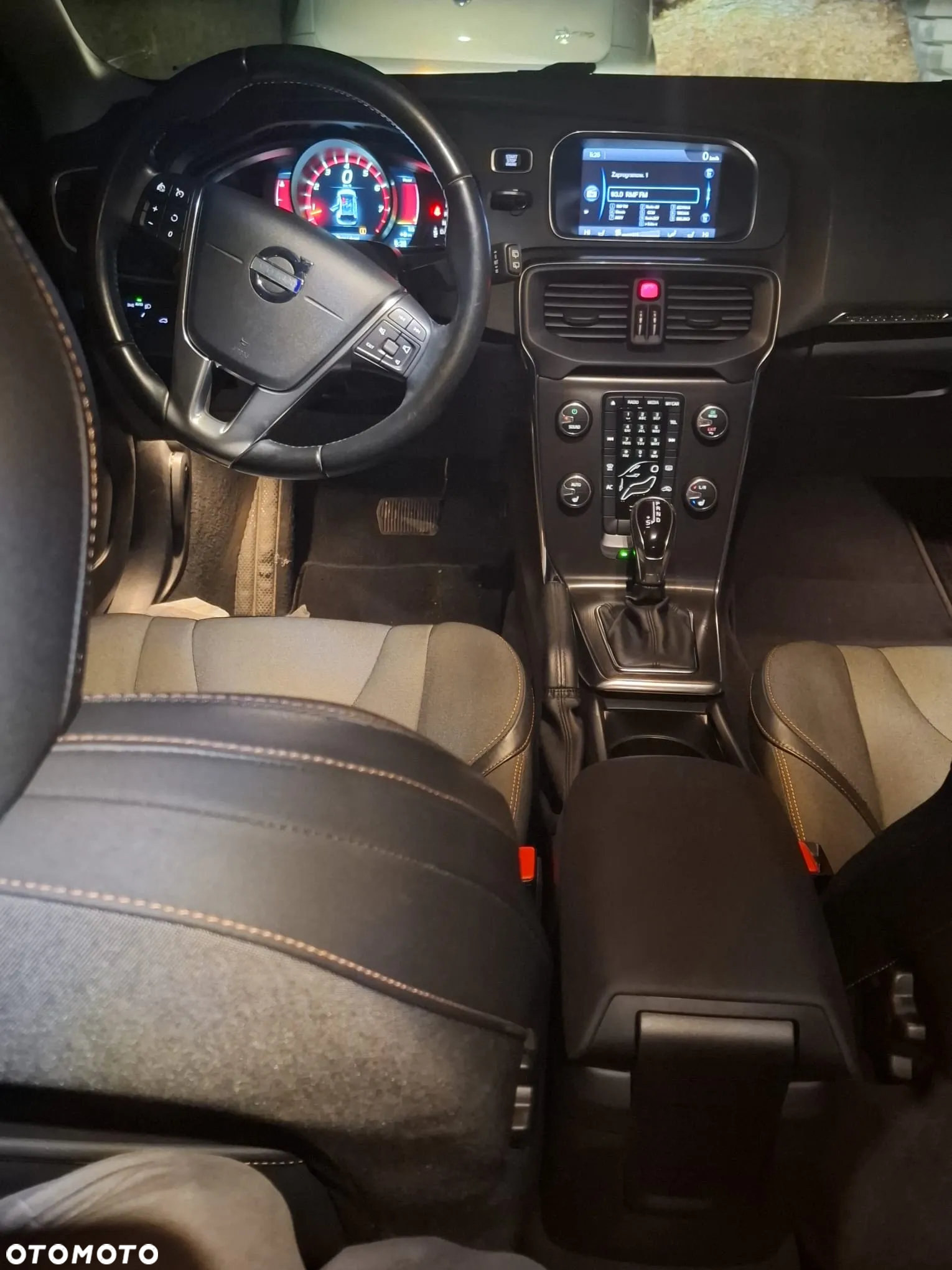 Volvo V40 Cross Country T4 AWD Momentum - 17