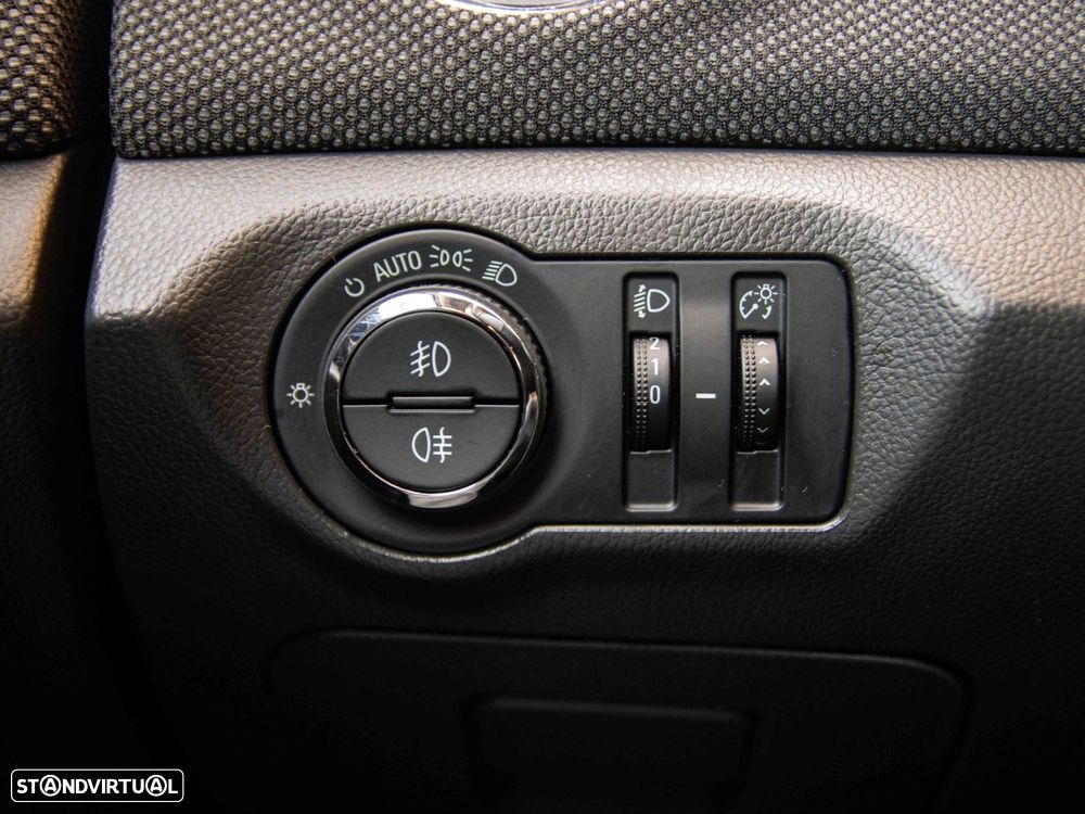 Chevrolet Cruze SW 1.7 VCDi LT - 27