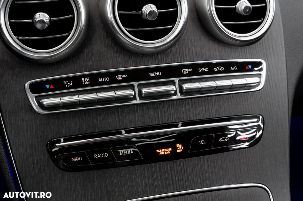 Mercedes-Benz C 300 4MATIC Aut. - 35