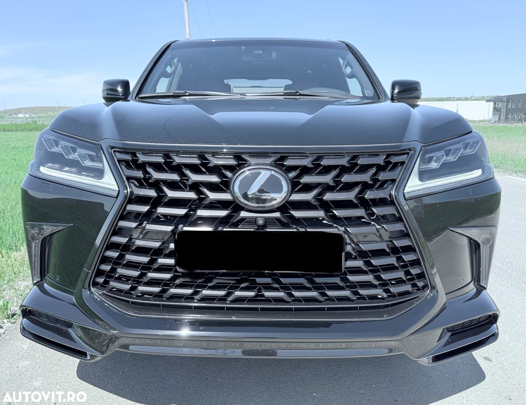 Lexus Seria LX - 2