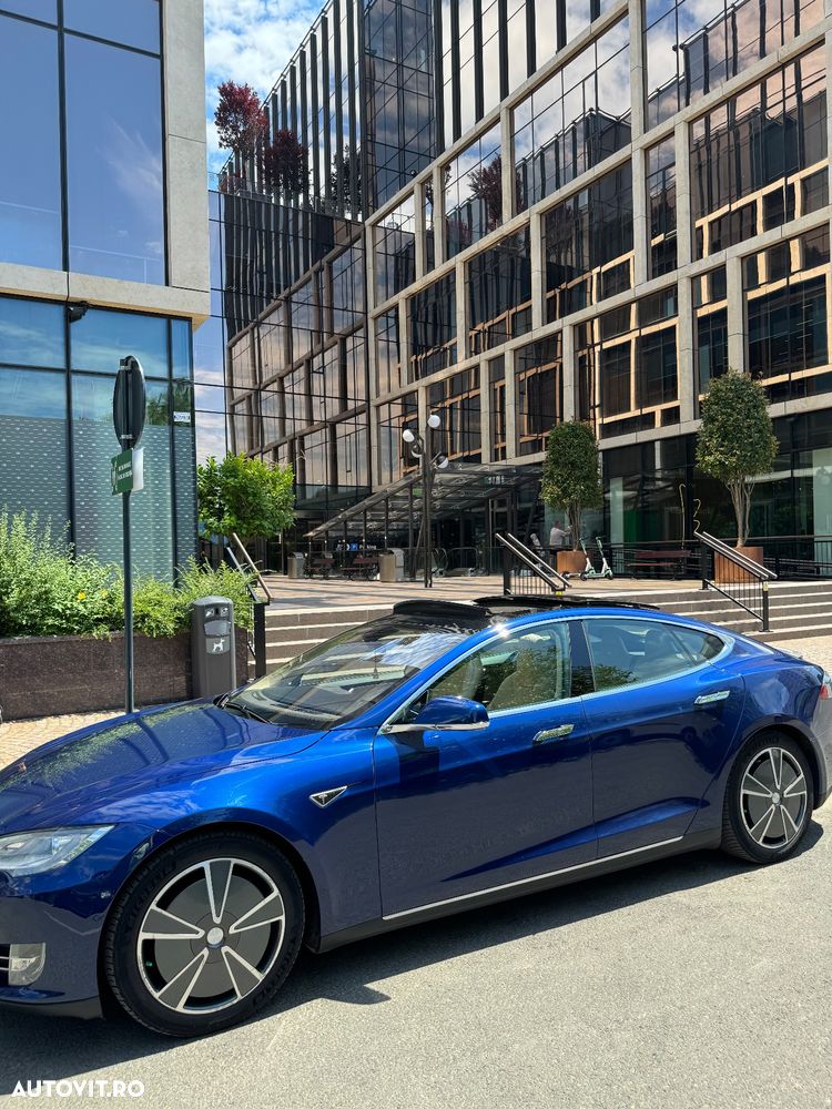 Tesla Model S - 1