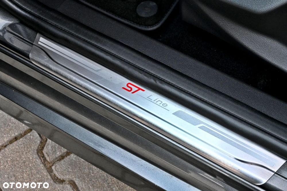 Ford Focus 1.5 EcoBoost ST-Line - 24