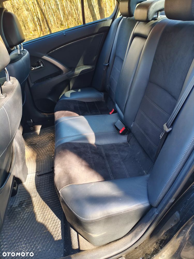 Toyota Avensis 2.0 D-4D Premium - 8