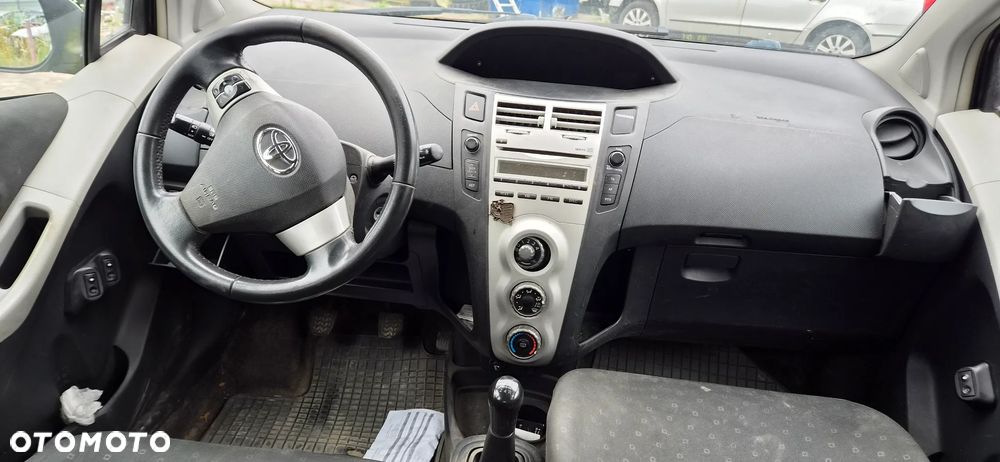 Toyota Yaris II 1,0 VVTi 51kW 69KM 2007r 5d hatchback kolor 209 silnik 1KRFE - 4