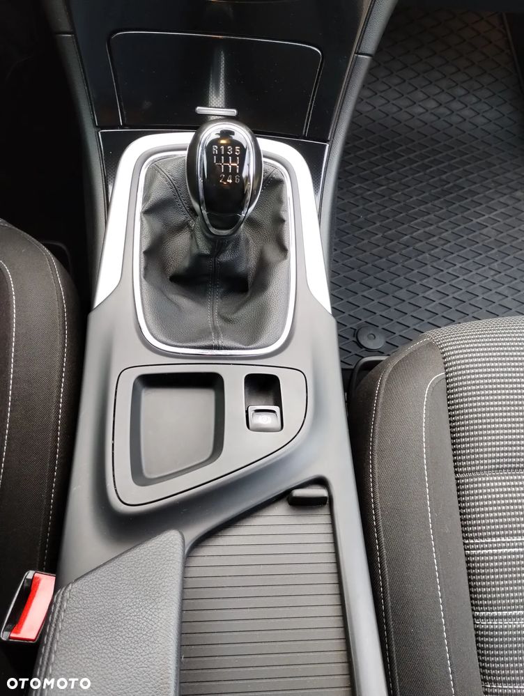 Opel Insignia - 19
