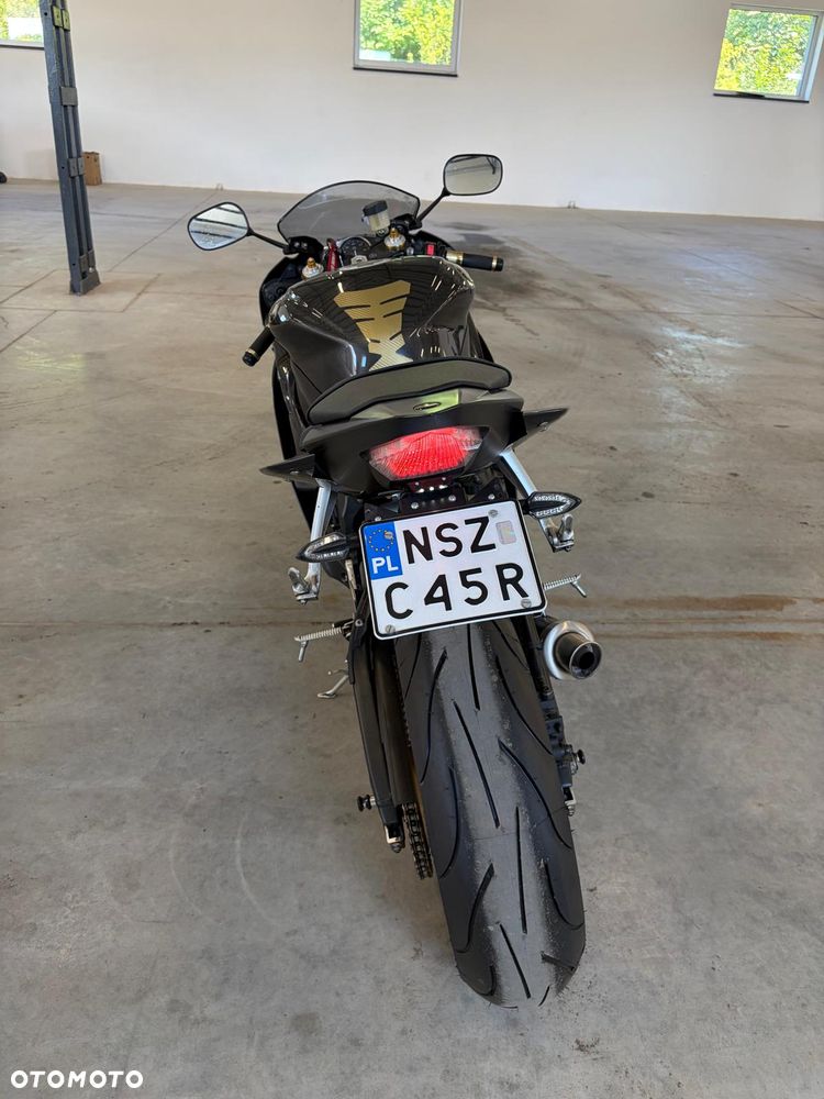 Yamaha R6 - 8