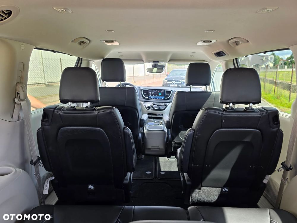 Chrysler Pacifica - 11