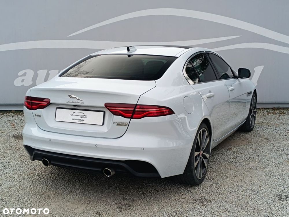 Jaguar XE - 14