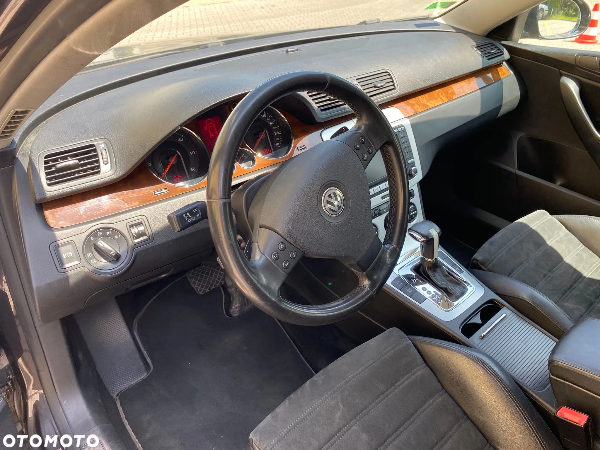 Volkswagen Passat 2.0 TDI Highline DSG - 9