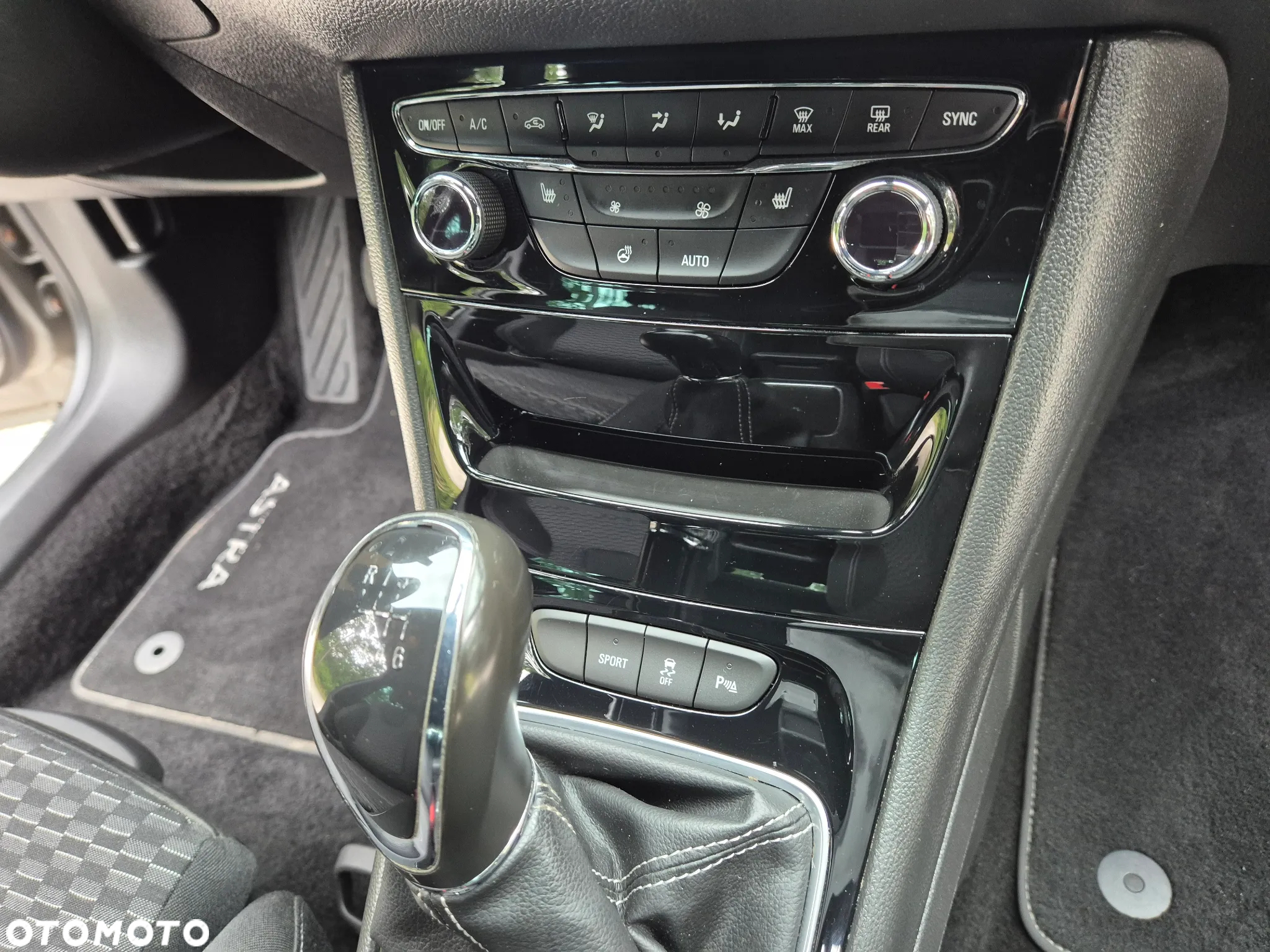 Opel Astra V 1.6 CDTI Essentia S&S - 19