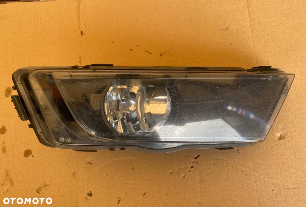 SKODA OCTAVIA 3 III CIEMNY HALOGEN PRZEDNI PRAWY PRZÓD 5E0941700E - 1