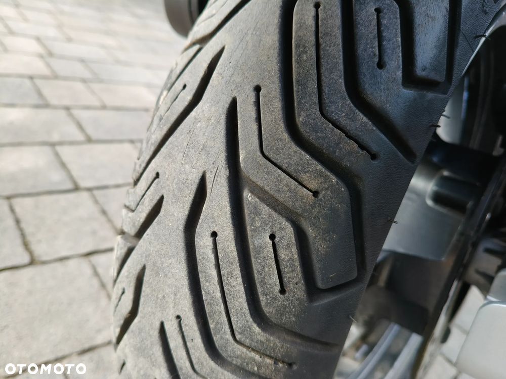 Yamaha X-max - 12