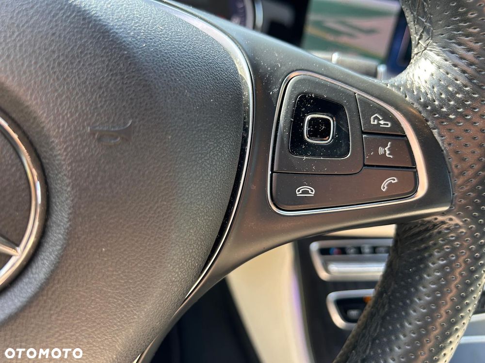 Mercedes-Benz Klasa E 220 d 4-Matic 9G-TRONIC - 25