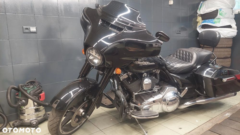 Harley-Davidson Touring Street Glide - 2