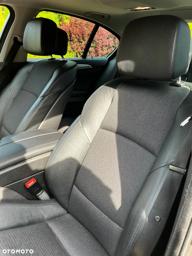 BMW Seria 5 520d Efficient Dynamics - 12