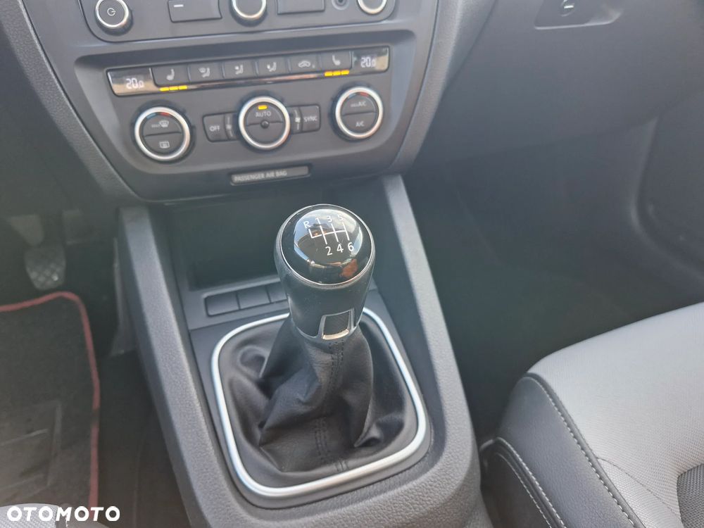 Volkswagen Jetta - 27