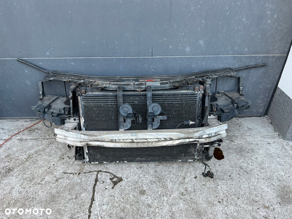 PAS PRZEDNI WZMOCNIENIE CHŁODNICE AUDI A8 D3 3.0 TDI 03-10 KOMPLETNY