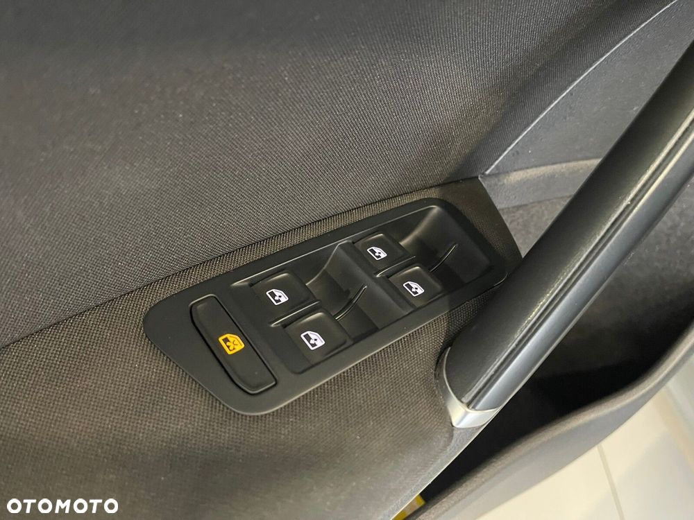 Volkswagen Golf 1.6 TDI BMT Comfortline - 29