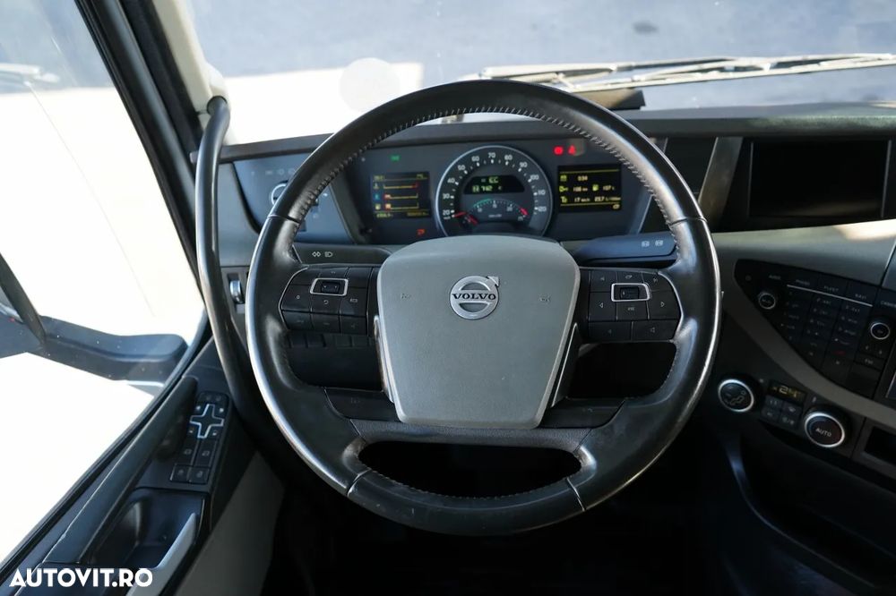 Volvo FH 460 / 7.3 M CORTINĂ / MEGA / I-PARK COOL / PUNTE RIDICABILĂ ȘI DIRECȚIE / PODEA REZISTENTĂ / - 28