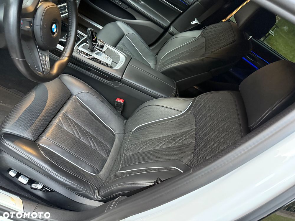 BMW Seria 7 750Li xDrive - 25