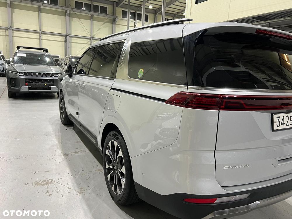 Kia Carnival - 4